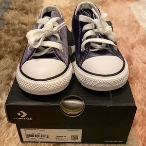 Converse Kids Size 7 velvet sneaker